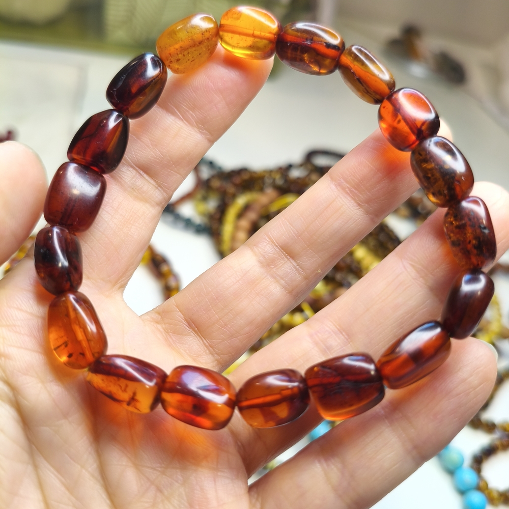 157 Beautiful Genuine Red Amber Bead Stretch Bracelet - Honey Brown